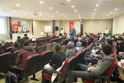 Osmaniye Korkut Ata Üniversitesi Öğrencilerine Bilgilendirme Toplantısı Yapıldı